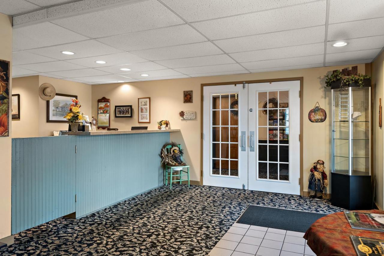 Country Living Inn Smoketown  Extérieur photo