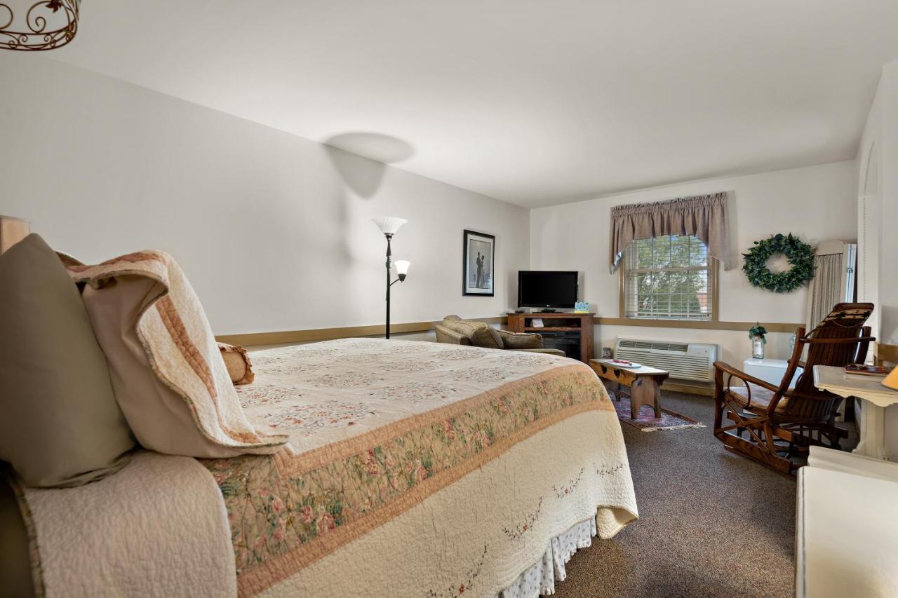 Country Living Inn Smoketown  Extérieur photo